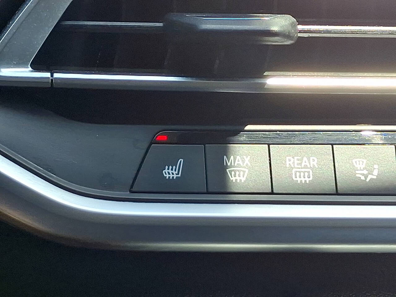 Vehicle image 25 of 33
