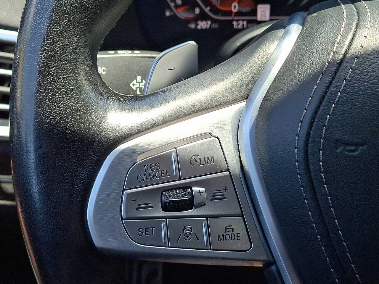 Vehicle image 26 of 33