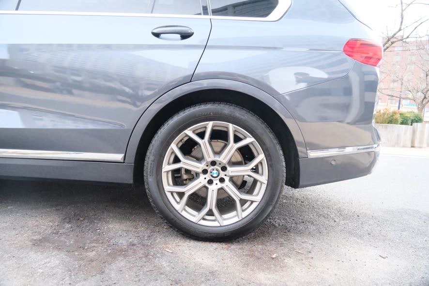 Vehicle image 10 of 40