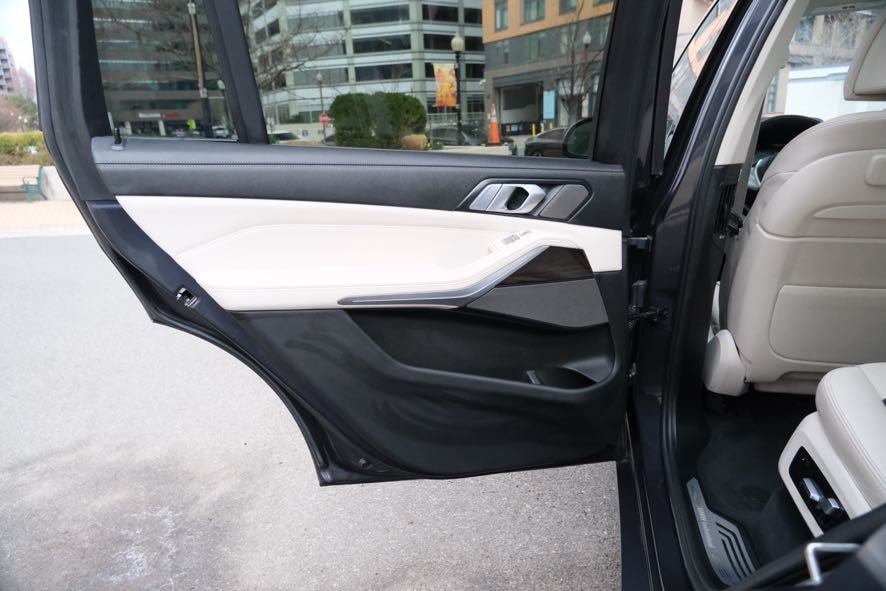 Vehicle image 21 of 40