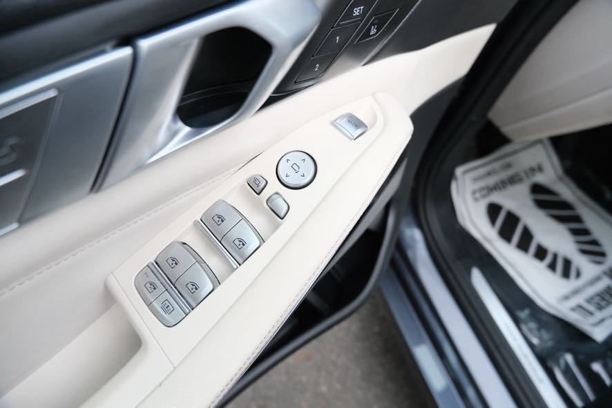 Vehicle image 18 of 40