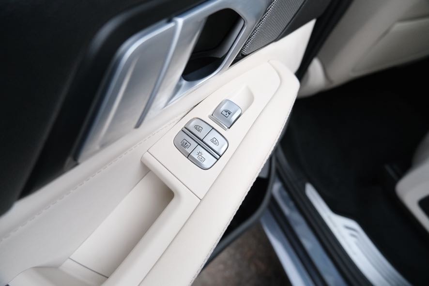 Vehicle image 22 of 40