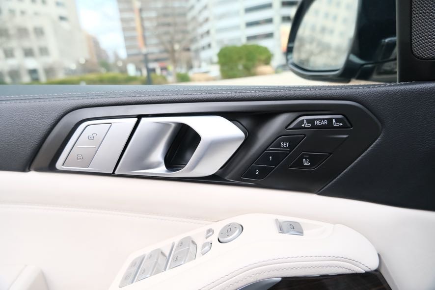 Vehicle image 17 of 40