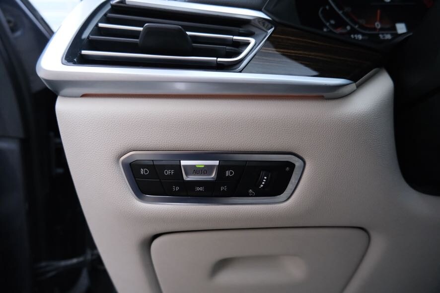 Vehicle image 36 of 40