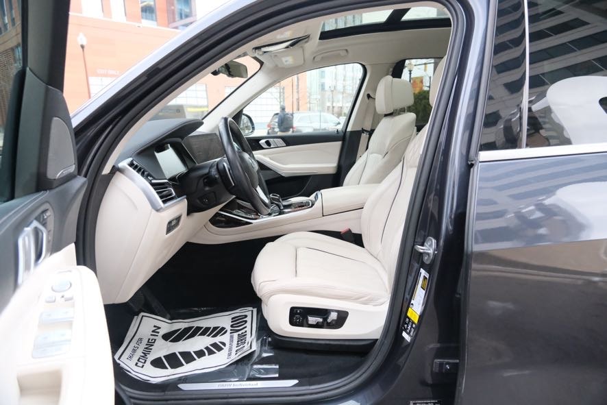Vehicle image 16 of 40