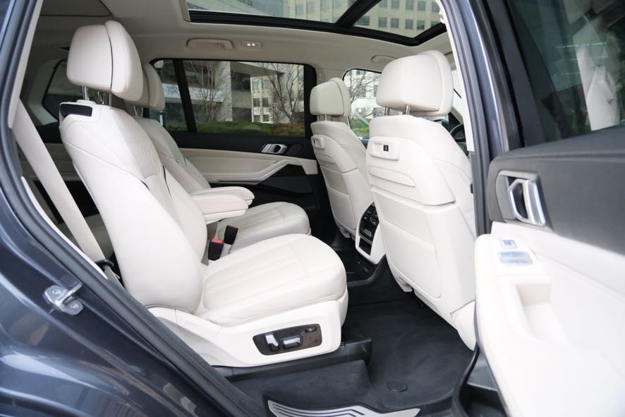 Vehicle image 25 of 40