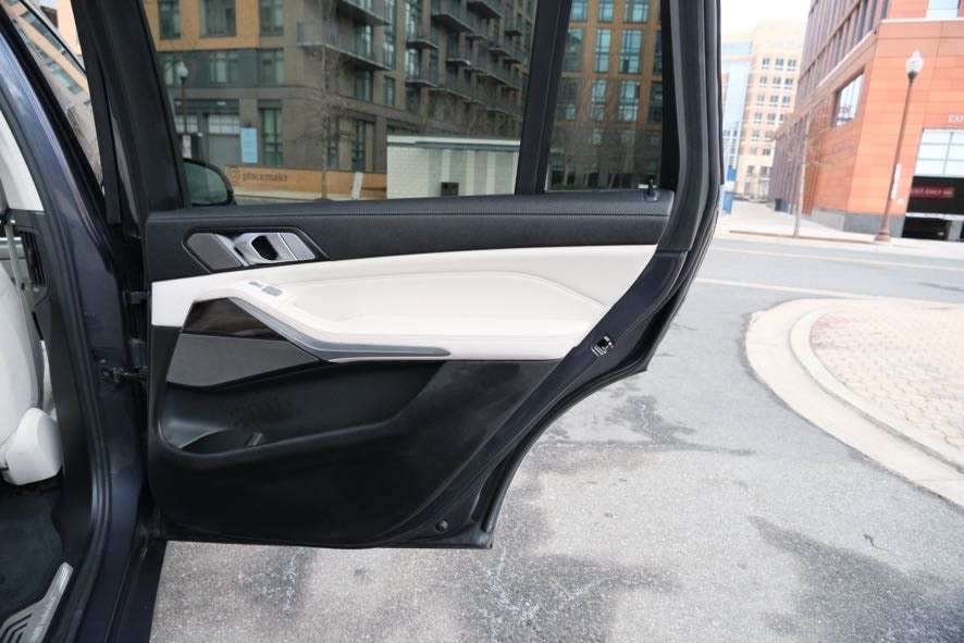 Vehicle image 26 of 40