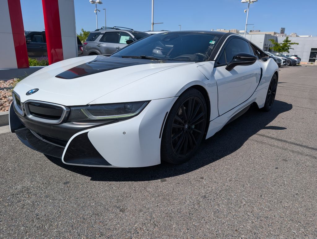 2020 BMW i8 Base Image 2 of 9