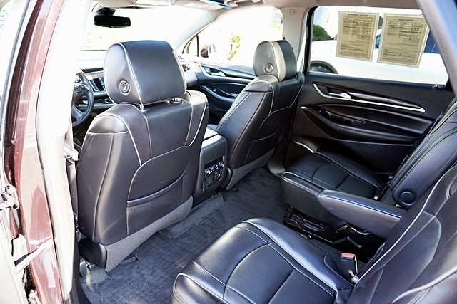 Vehicle image 18 of 40