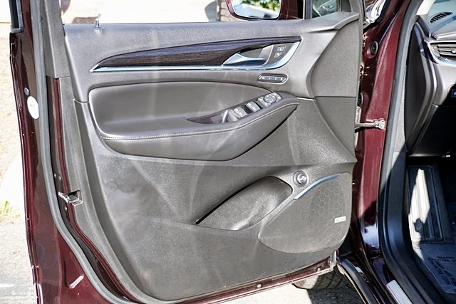 Vehicle image 25 of 40