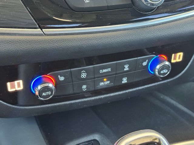 Vehicle image 62 of 64