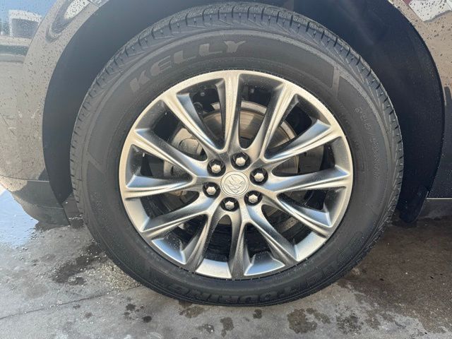 Vehicle image 11 of 64