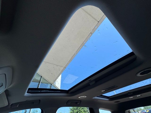 Vehicle image 61 of 64