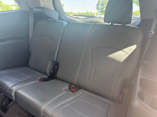 Vehicle image 17 of 64