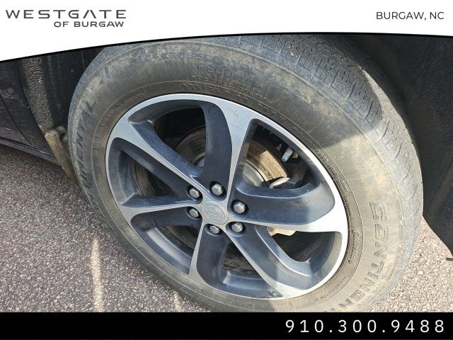 Vehicle image 17 of 20