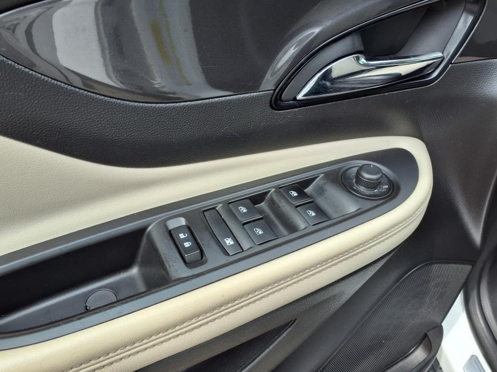 Vehicle image 18 of 21