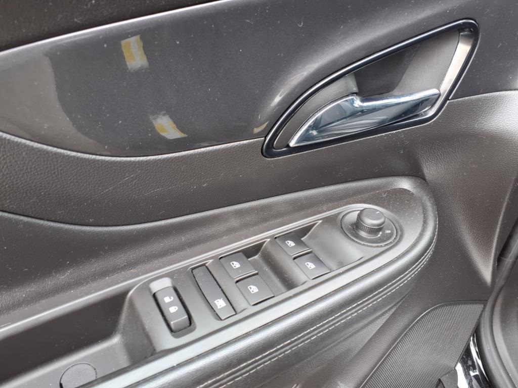 Vehicle image 18 of 26