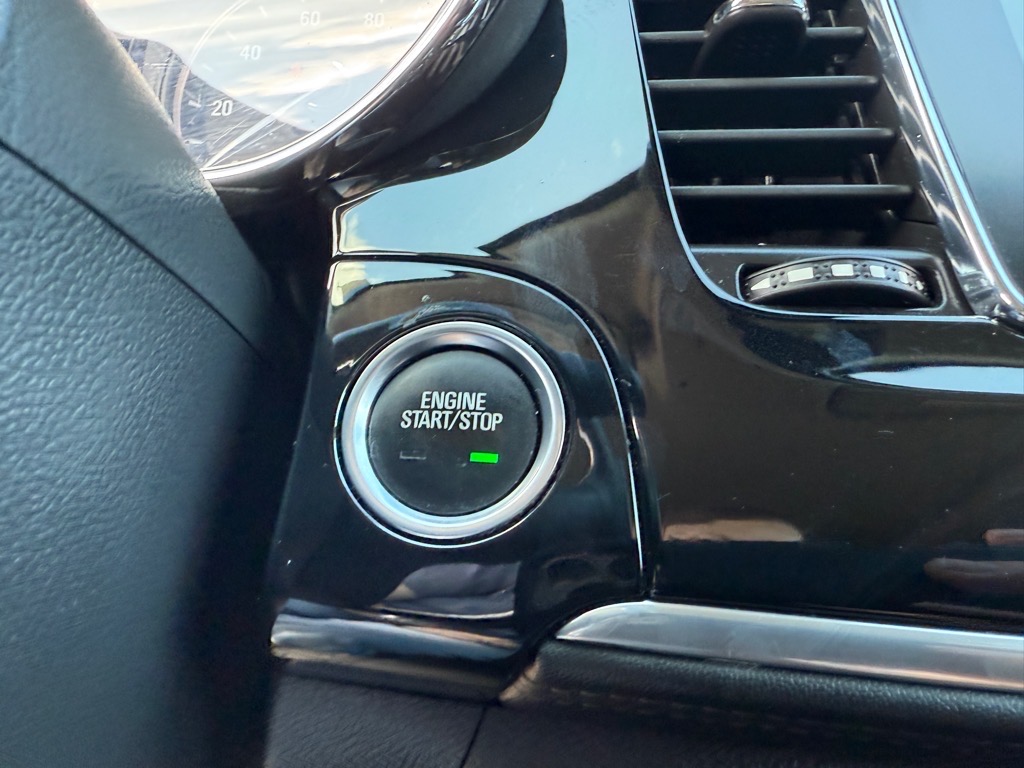 Vehicle image 23 of 34