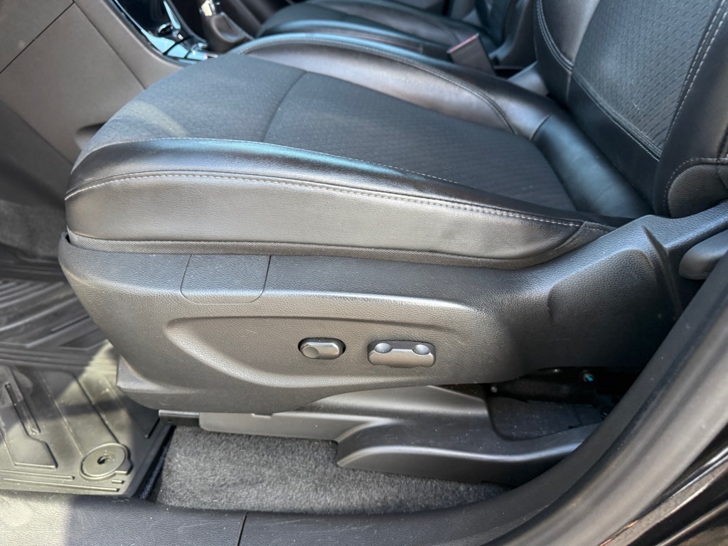 Vehicle image 28 of 34