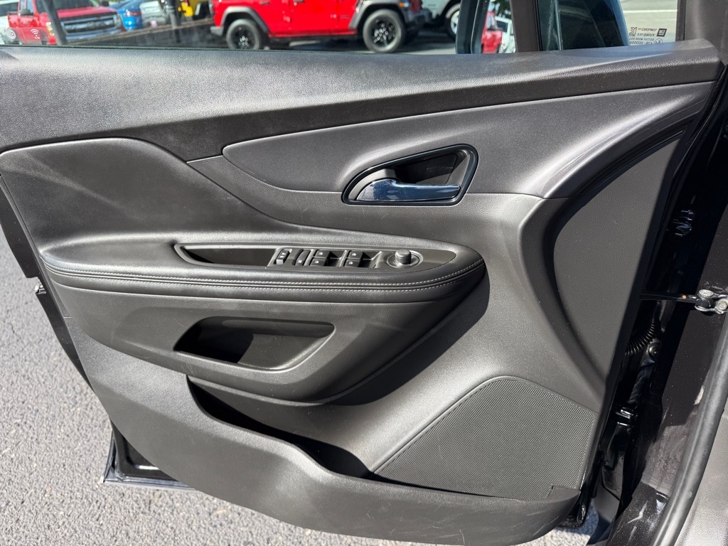 Vehicle image 25 of 34
