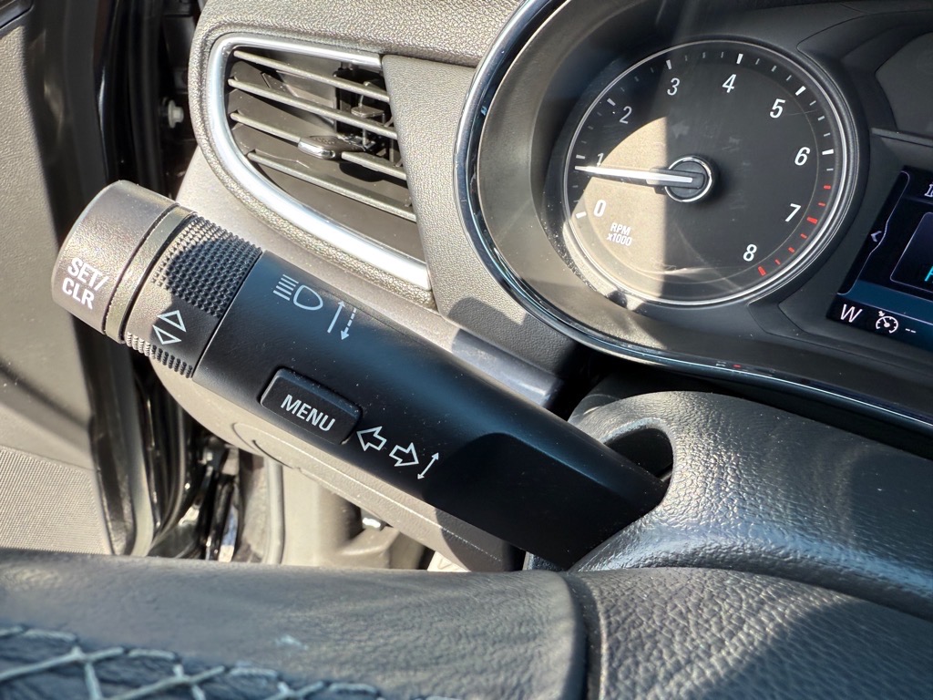 Vehicle image 31 of 34