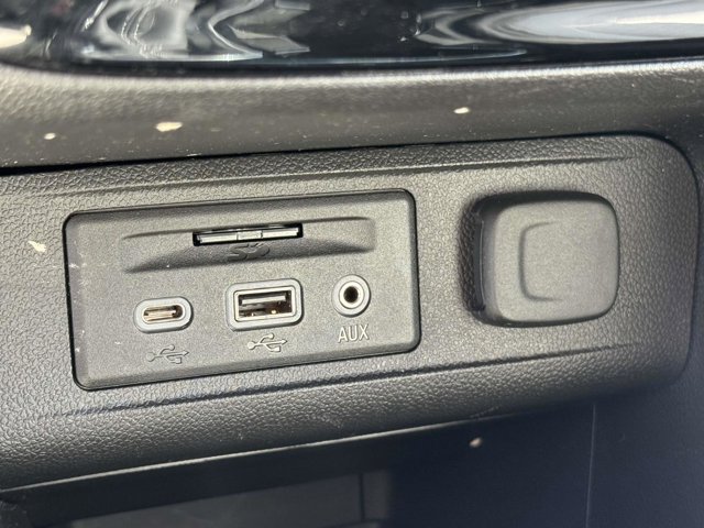 Vehicle image 17 of 27
