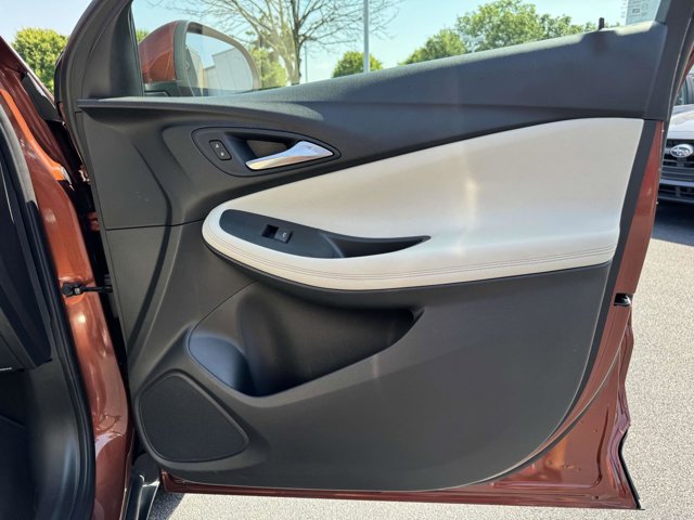 Vehicle image 16 of 27