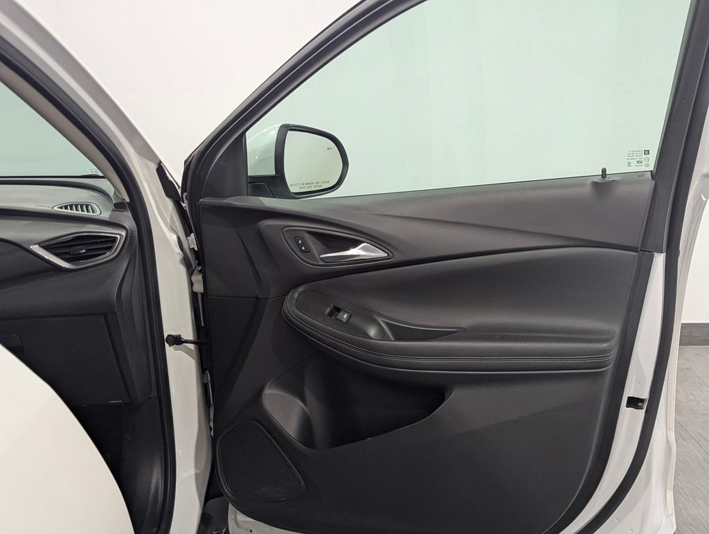 Vehicle image 29 of 37