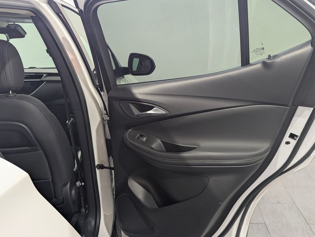 Vehicle image 27 of 37