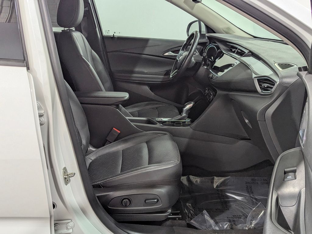 Vehicle image 26 of 37