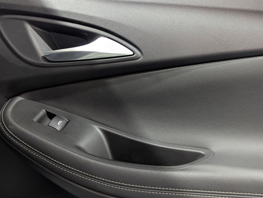 Vehicle image 19 of 37
