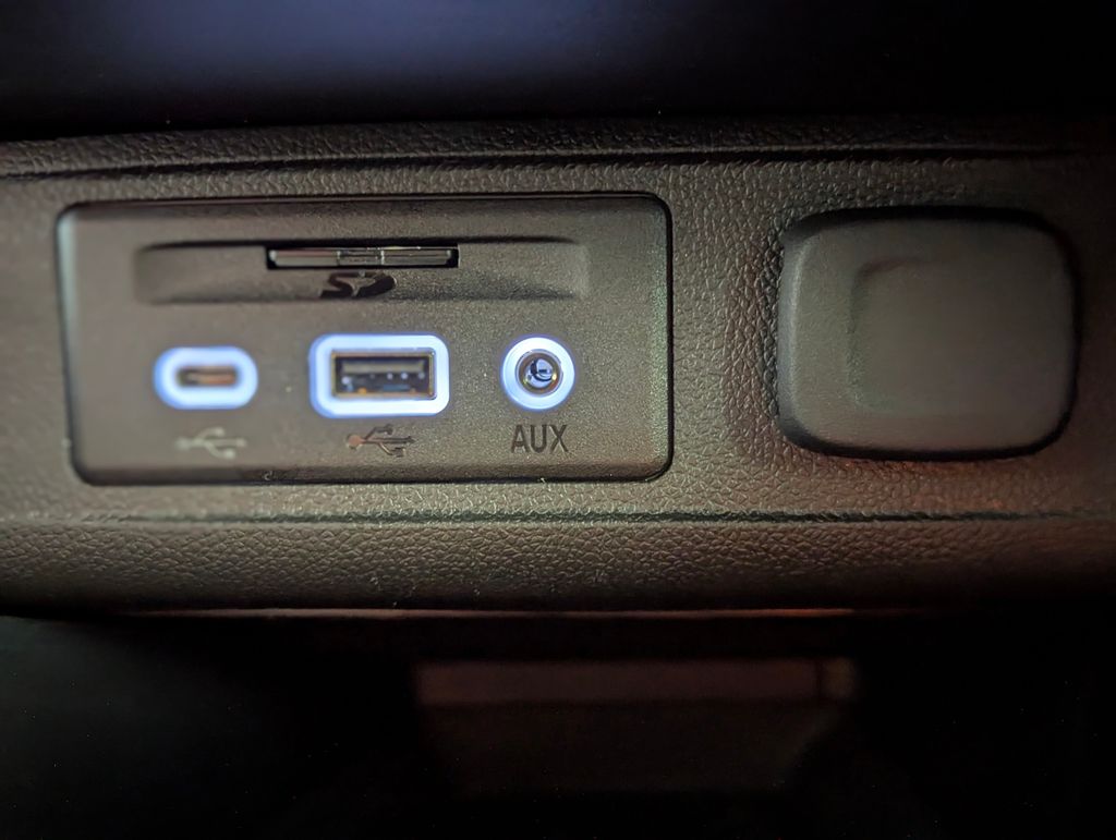 Vehicle image 21 of 37