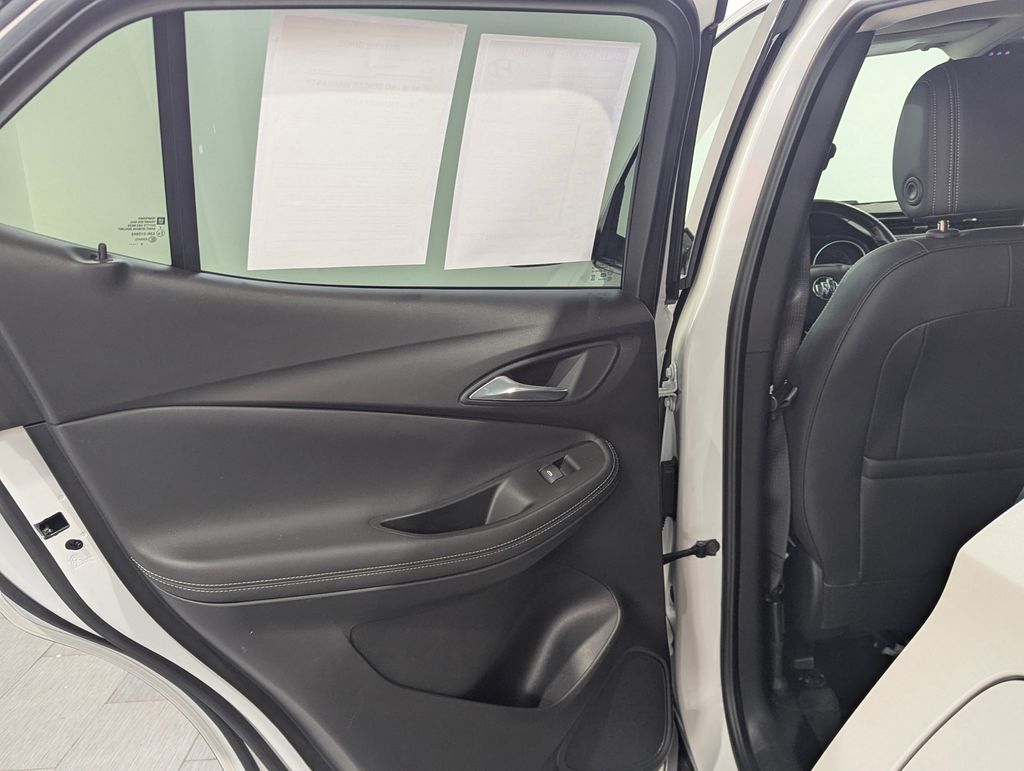 Vehicle image 25 of 37