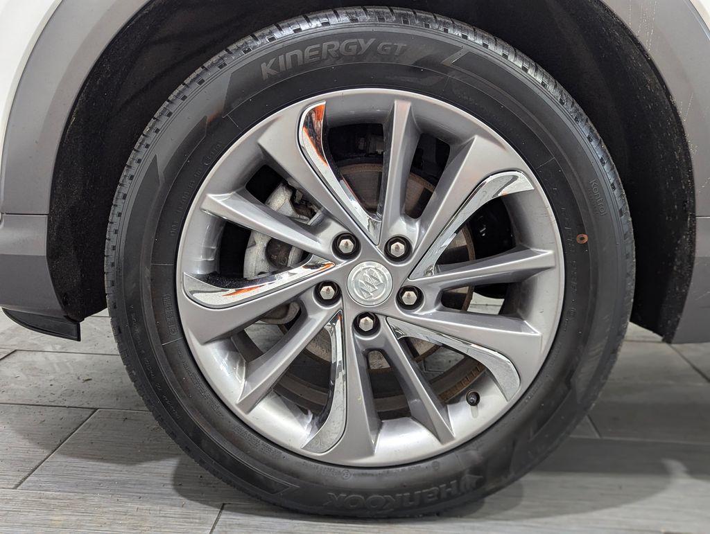 Vehicle image 32 of 37