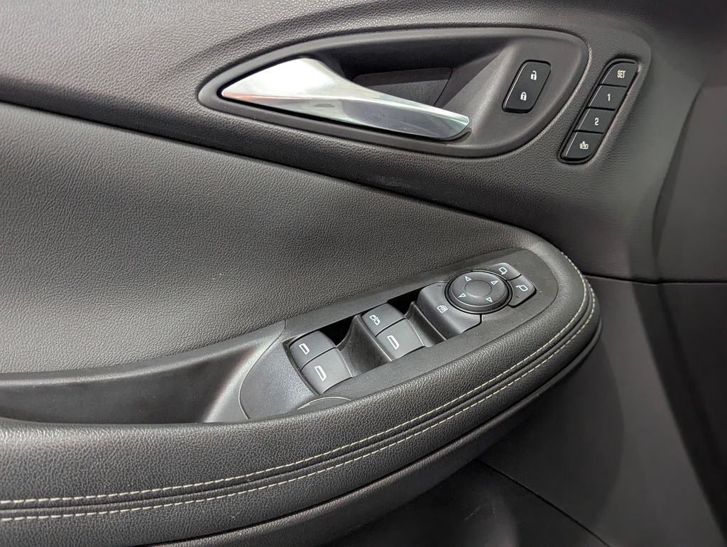 Vehicle image 22 of 37