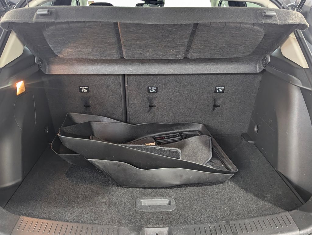 Vehicle image 33 of 37
