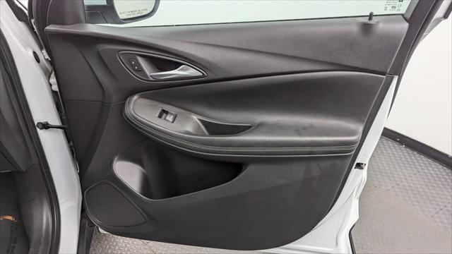 Vehicle image 25 of 31