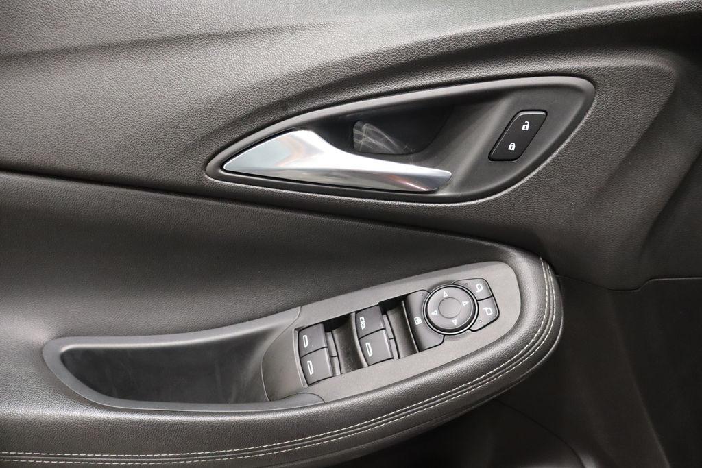 Vehicle image 13 of 35