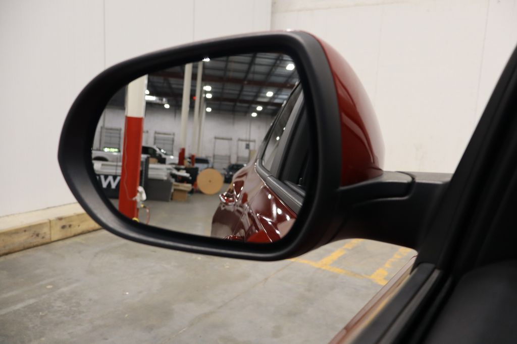 Vehicle image 31 of 35