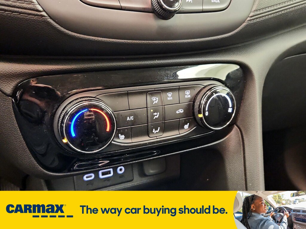 Vehicle image 21 of 27