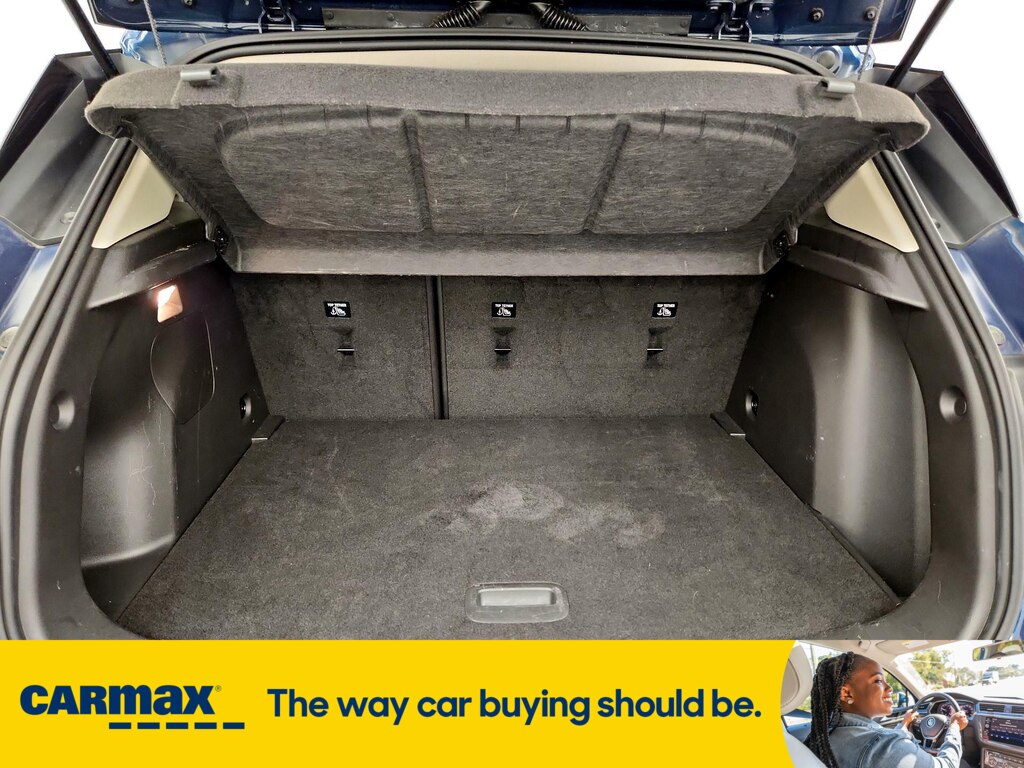 Vehicle image 10 of 27
