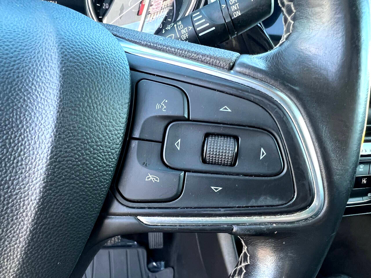 Vehicle image 11 of 15