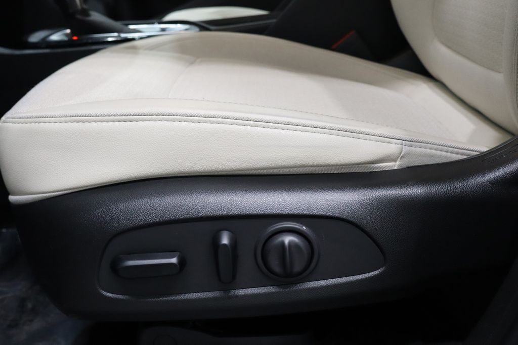 Vehicle image 16 of 38