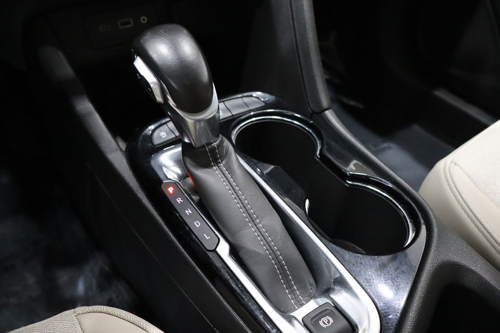 Vehicle image 32 of 38