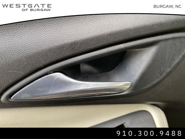 Vehicle image 18 of 20