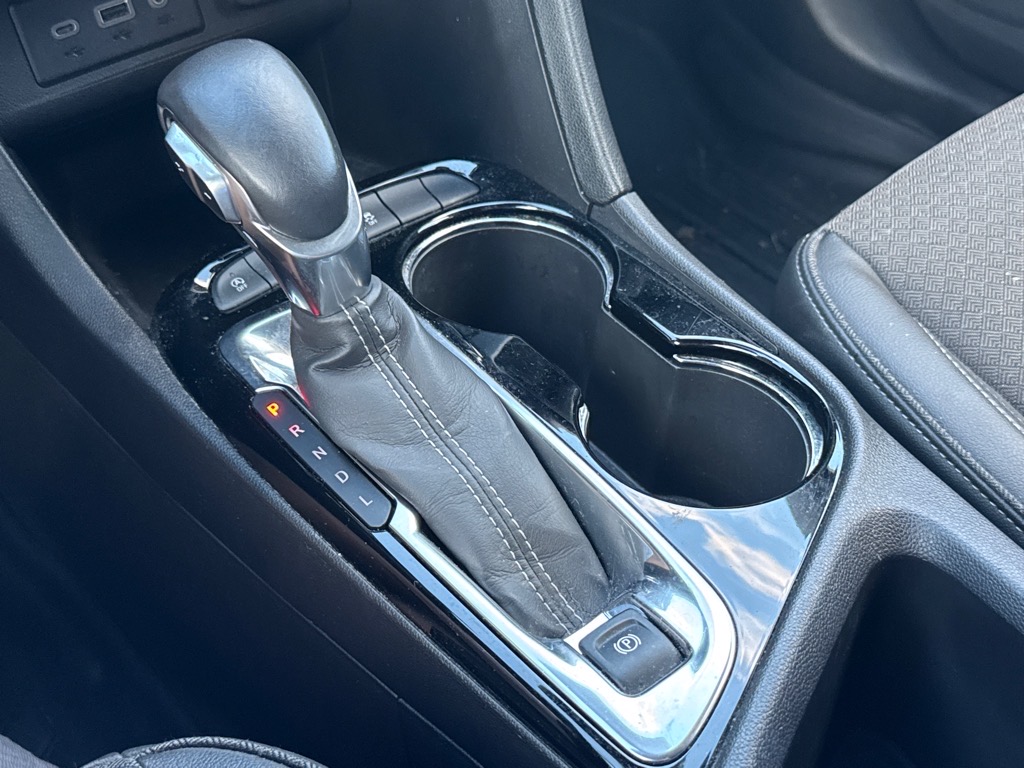 Vehicle image 18 of 21