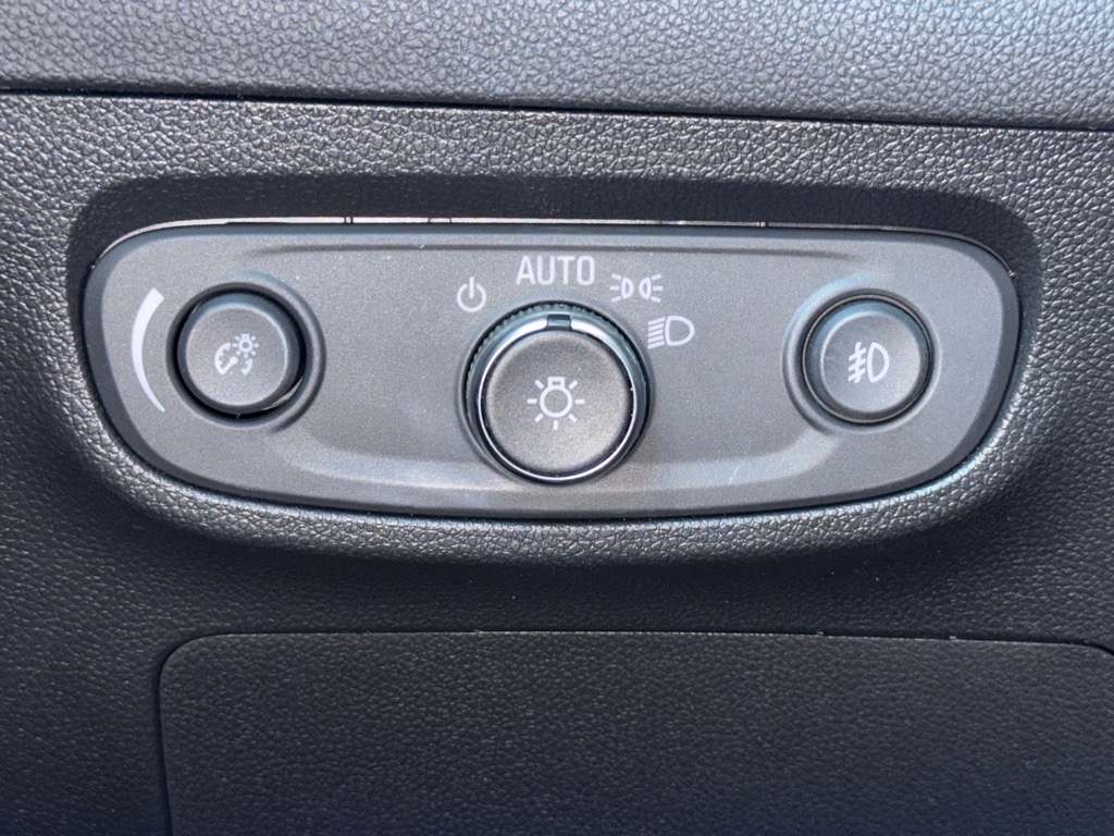 Vehicle image 14 of 21