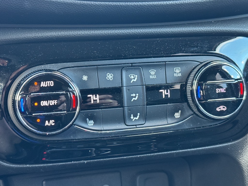 Vehicle image 11 of 21