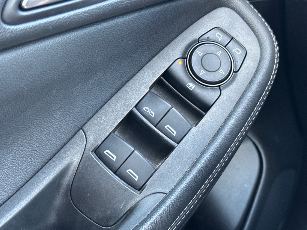 Vehicle image 17 of 21