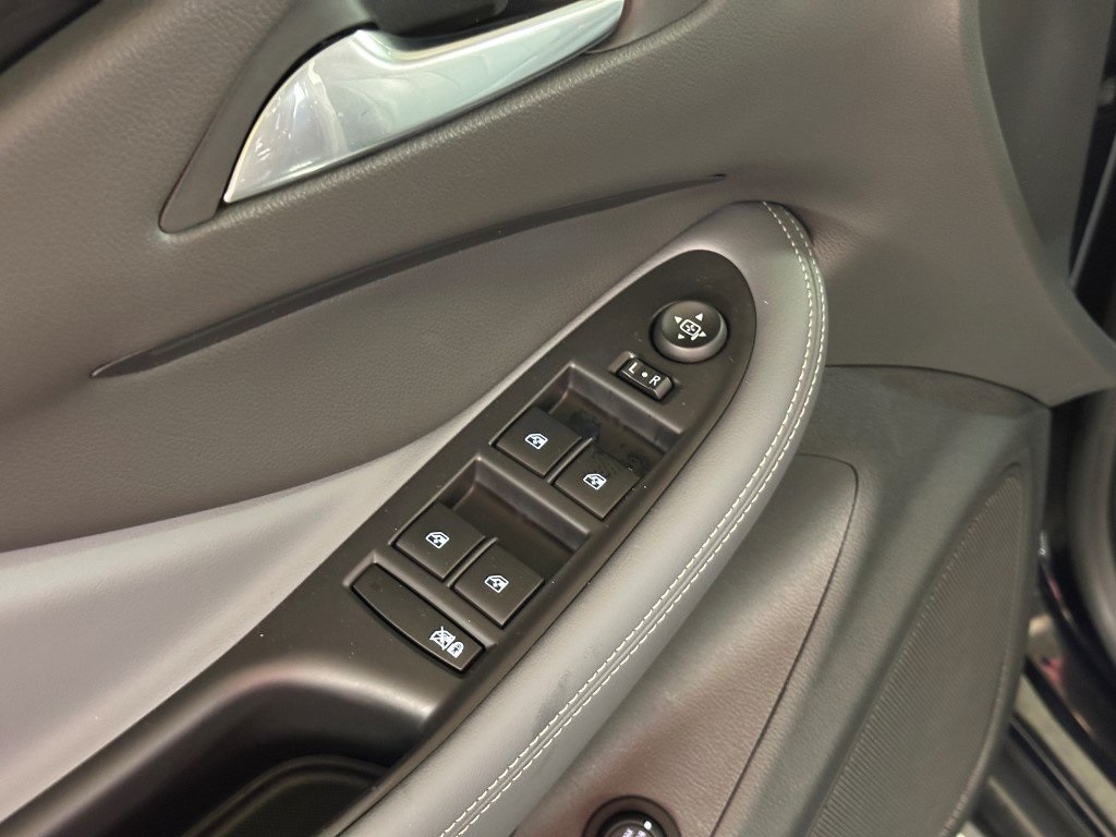 Vehicle image 21 of 37